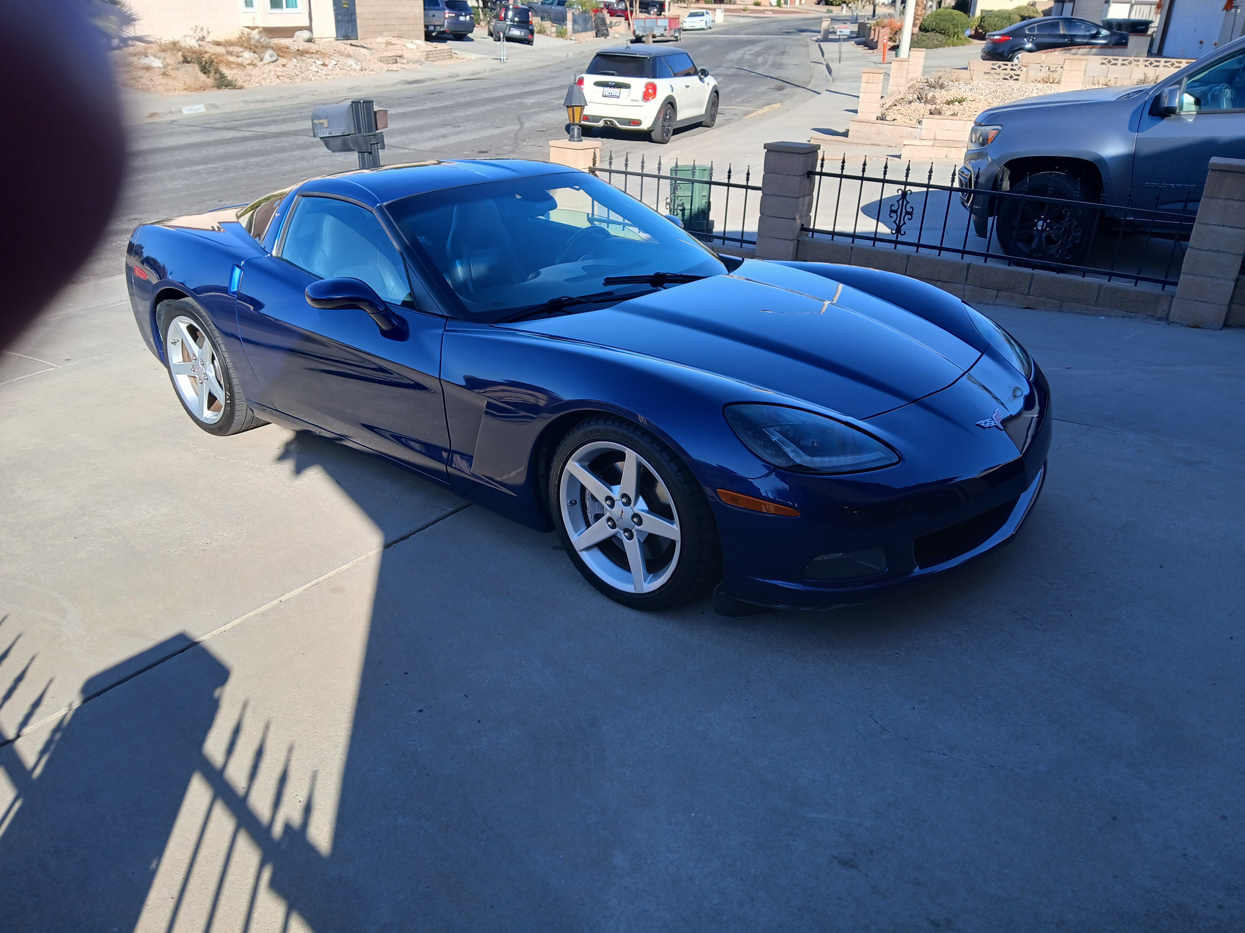 Used 2005 Chevrolet Corvette Coupe RWD image 1