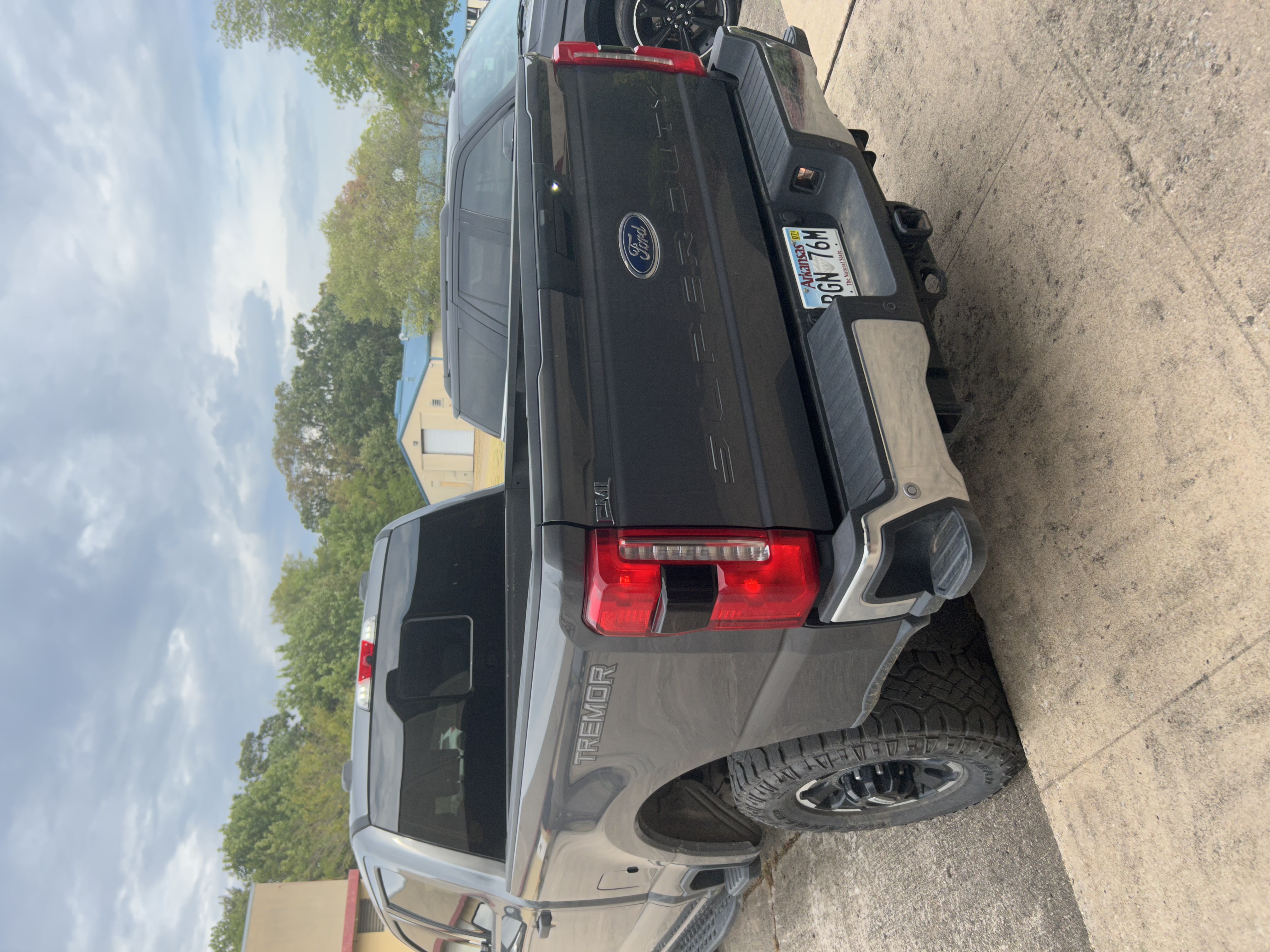 Used 2025 Ford F250 XLT w/ Tremor Off-Road Package AWD/4WD image 6