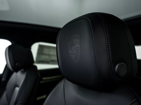 Used 2024 Porsche Cayenne Coupe image 2