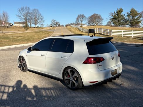 Used 2017 Volkswagen GTI SE image 9