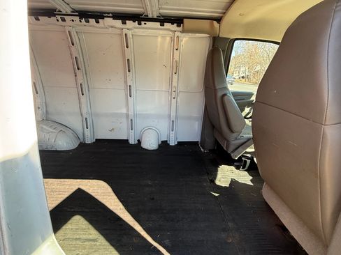 Used 2008 GMC Savana 2500 image 16