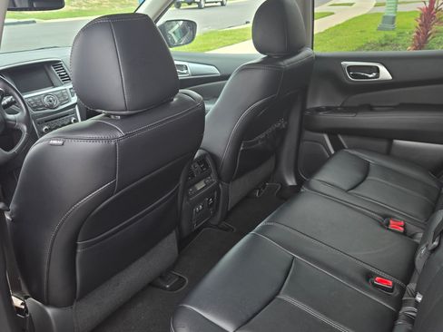 Used 2019 Nissan Pathfinder SL image 13