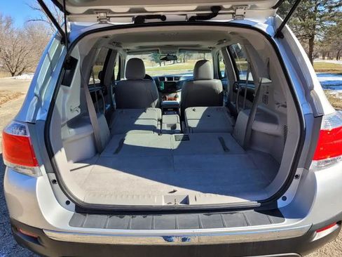 Used 2012 Toyota Highlander Limited w/ Tow Pkg image 8