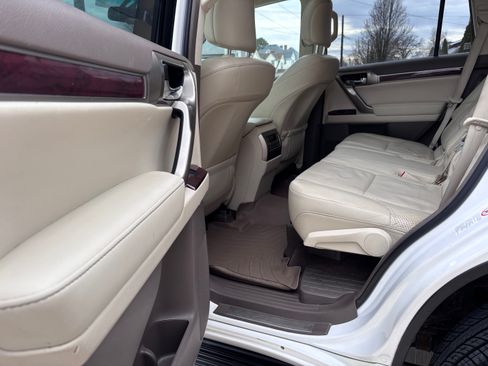 Used 2010 Lexus GX 460 image 19