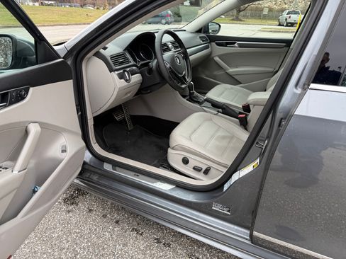 Used 2017 Volkswagen Passat 1.8T R-Line w/ R-Line Lighting Package image 12