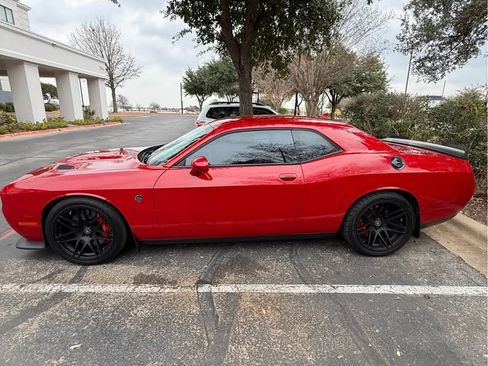 Used 2016 Dodge Challenger SRT Hellcat image 8
