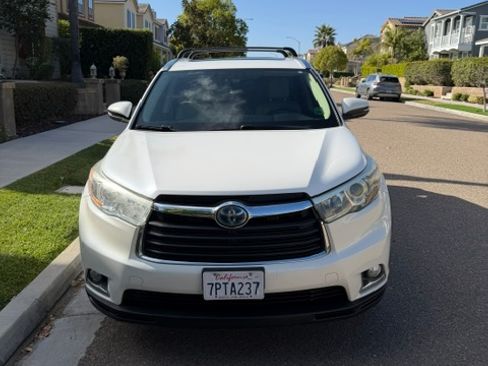 Used 2016 Toyota Highlander Limited w/ Driver Technology Package AWD/4WD image 1