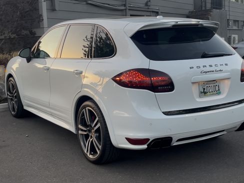 Used 2012 Porsche Cayenne Turbo AWD/4WD image 4