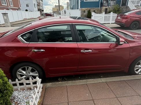Used 2015 Nissan Altima 2.5 SL w/ Technology Package FWD image 6