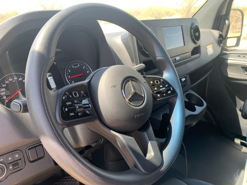 Used 2023 Mercedes-Benz Sprinter 2500 image 17