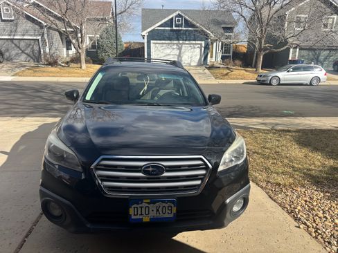 Used 2017 Subaru Outback 2.5i Premium image 4