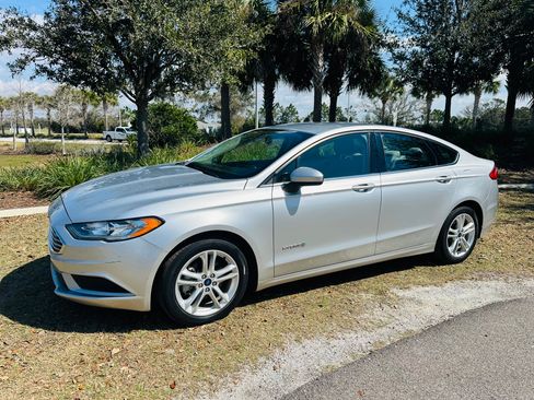 Used 2018 Ford Fusion S image 2