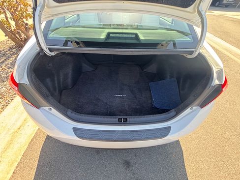 Used 2017 Toyota Corolla SE FWD image 8