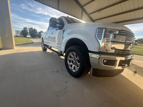 Used 2019 Ford F250 Lariat w/ Chrome Package image 9