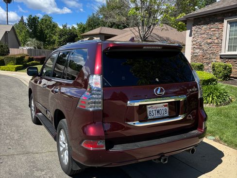 Used 2017 Lexus GX 460 Premium w/ Premium Package image 4