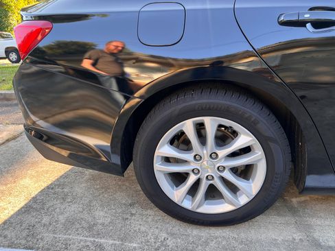 Used 2018 Chevrolet Malibu LT image 4