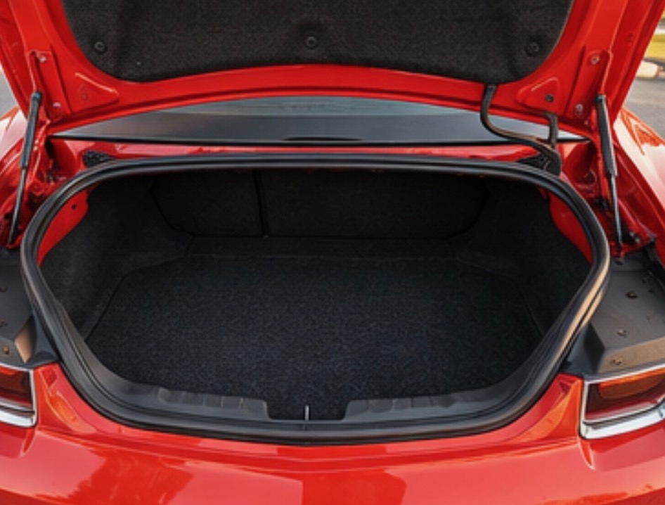 Used 2010 Chevrolet Camaro LT w/ Interior Accent Trim Package RWD image 9