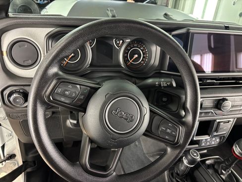 Used 2024 Jeep Wrangler Unlimited Sport AWD/4WD image 16