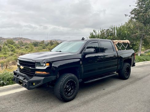 Used 2018 Chevrolet Silverado 1500 LT w/ All Star Edition AWD/4WD image 4