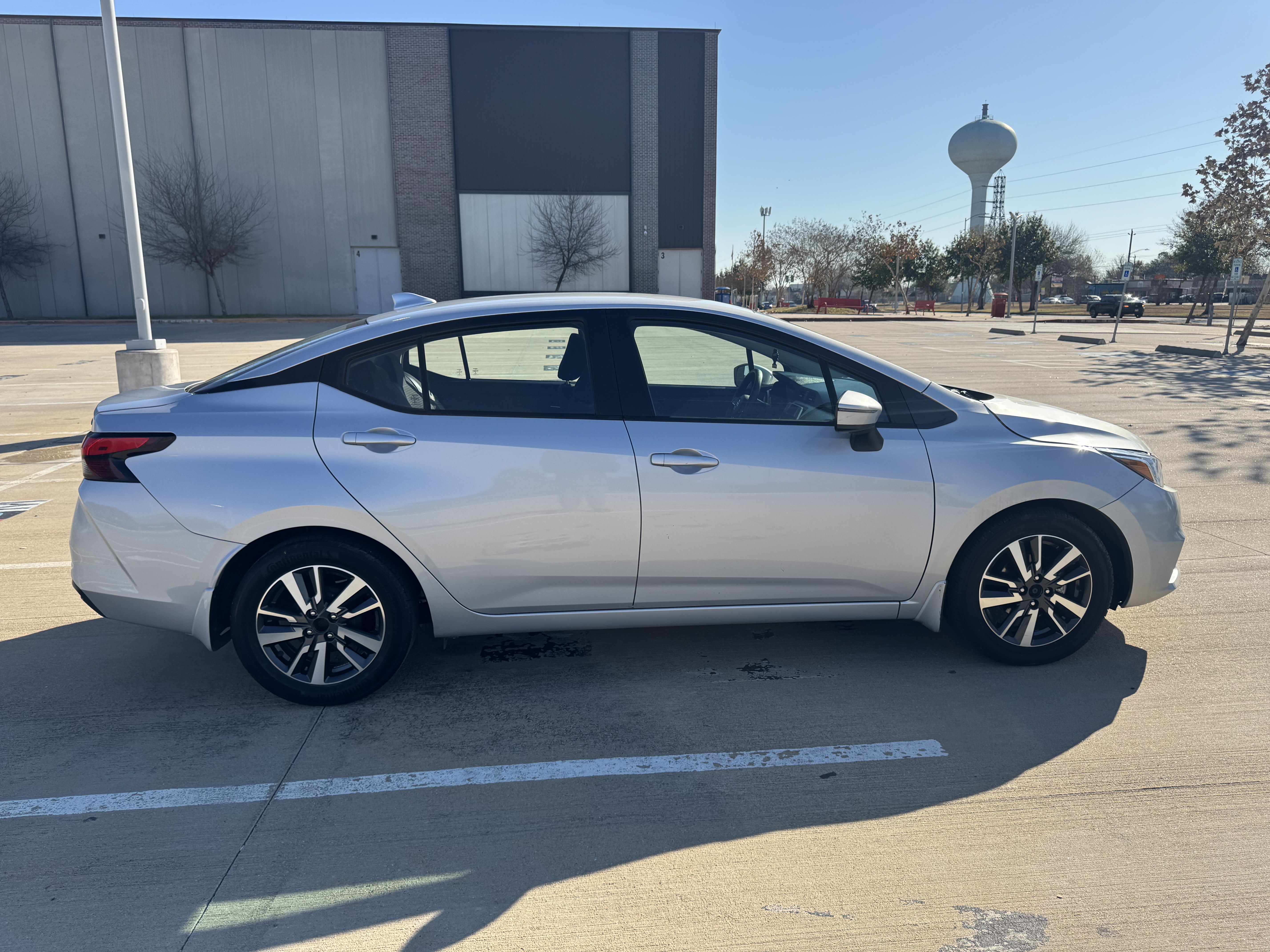 Used 2021 Nissan Versa SV FWD image 4