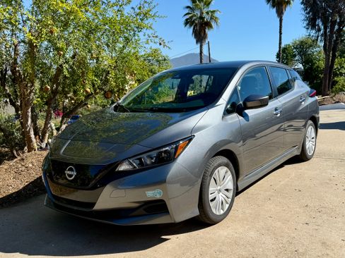 Used 2025 Nissan Leaf S FWD image 2