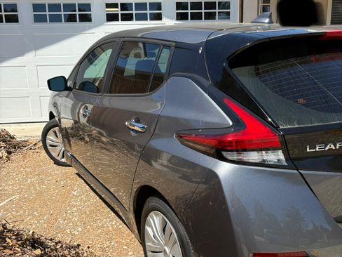 Used 2020 Nissan Leaf S w/ S Charge Package FWD image 2