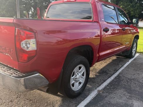 Used 2017 Toyota Tundra SR5 w/ SR5 Upgrade Package image 8