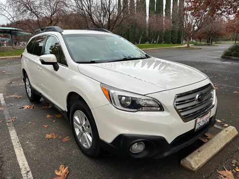 Used 2016 Subaru Outback 2.5i Premium image 16