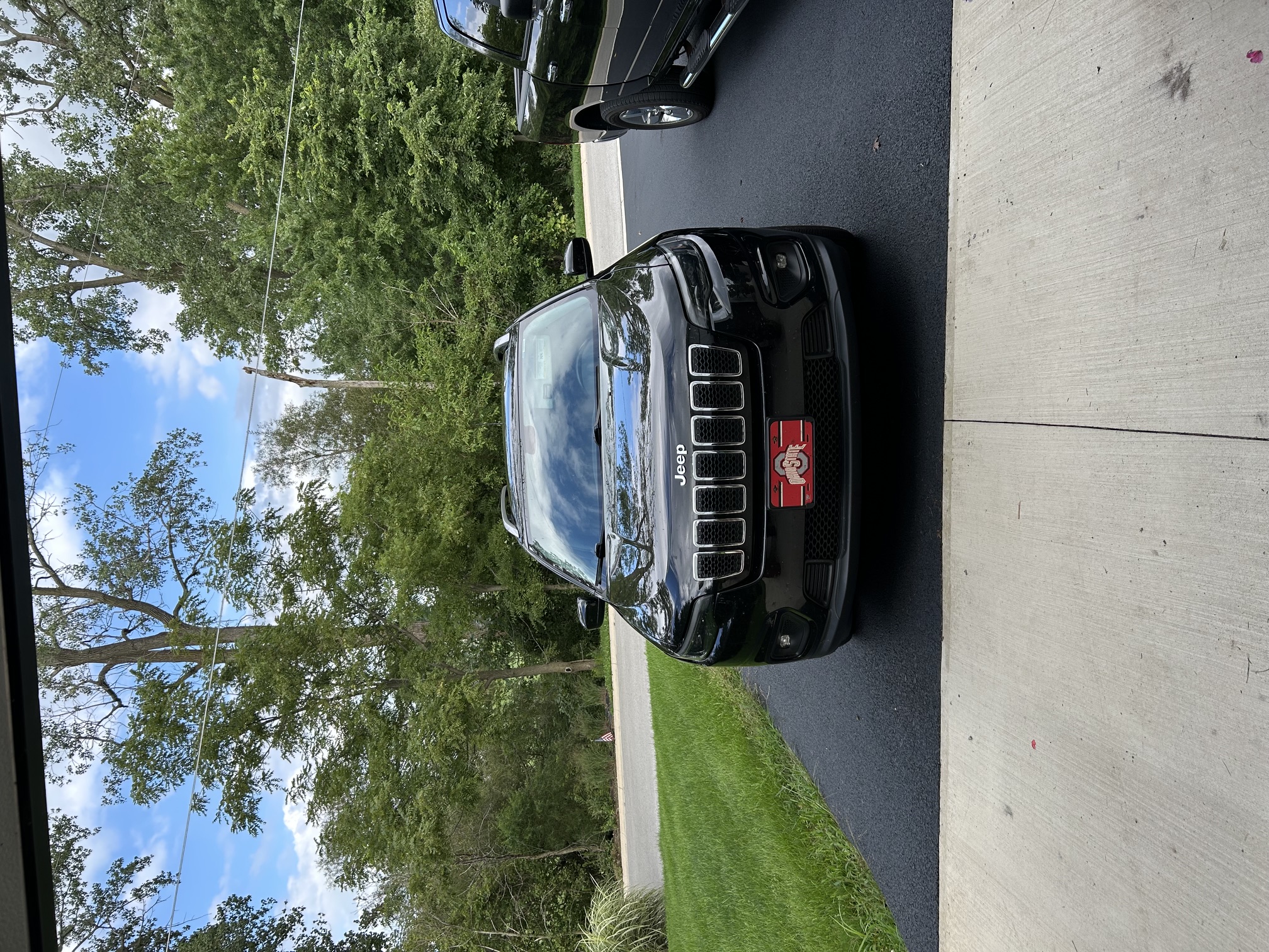 Used 2019 Jeep Cherokee Latitude w/ Cold Weather Group FWD image 4