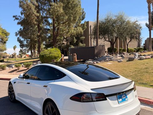 Used 2024 Tesla Model S Plaid image 24