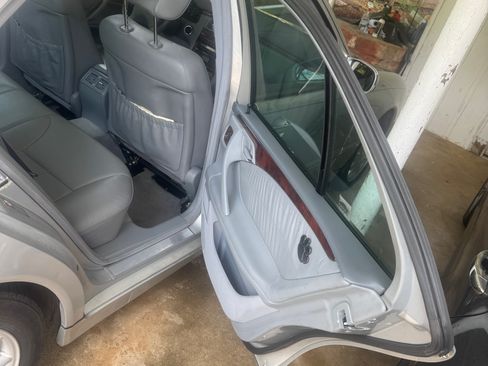 Used 2001 Mercedes-Benz E 320 Sedan image 10