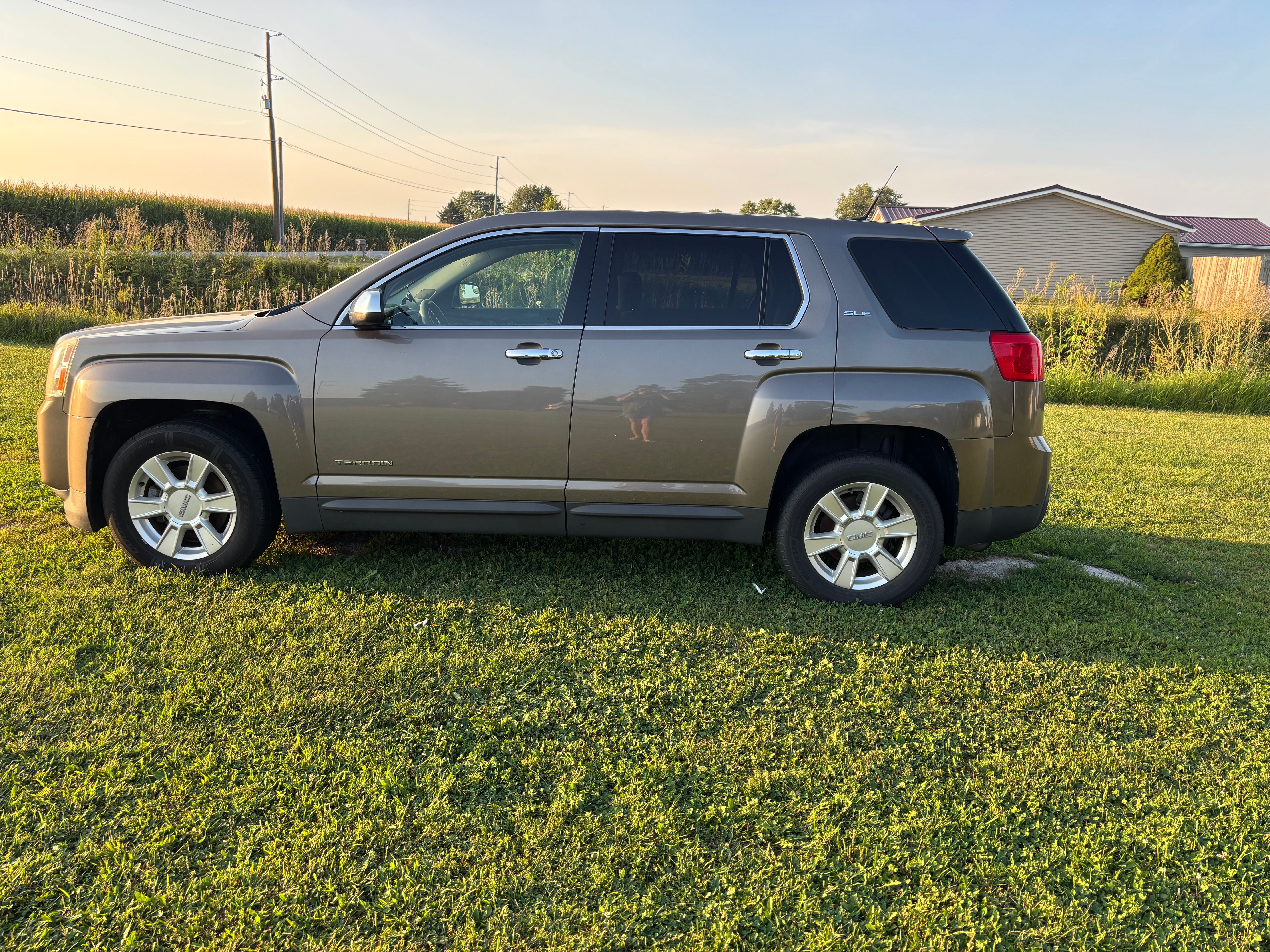 Used 2012 GMC Terrain SLE w/ LPO, Chrome Package FWD image 4