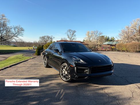 Used 2020 Porsche Cayenne image 1