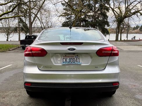 Used 2017 Ford Focus SE image 8