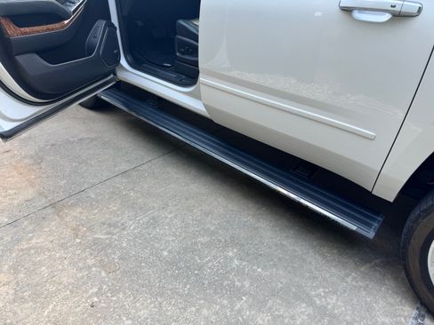 Used 2018 Chevrolet Suburban Premier image 27