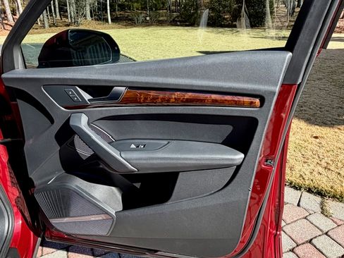 Used 2018 Audi Q5 Prestige w/ Prestige Package image 14