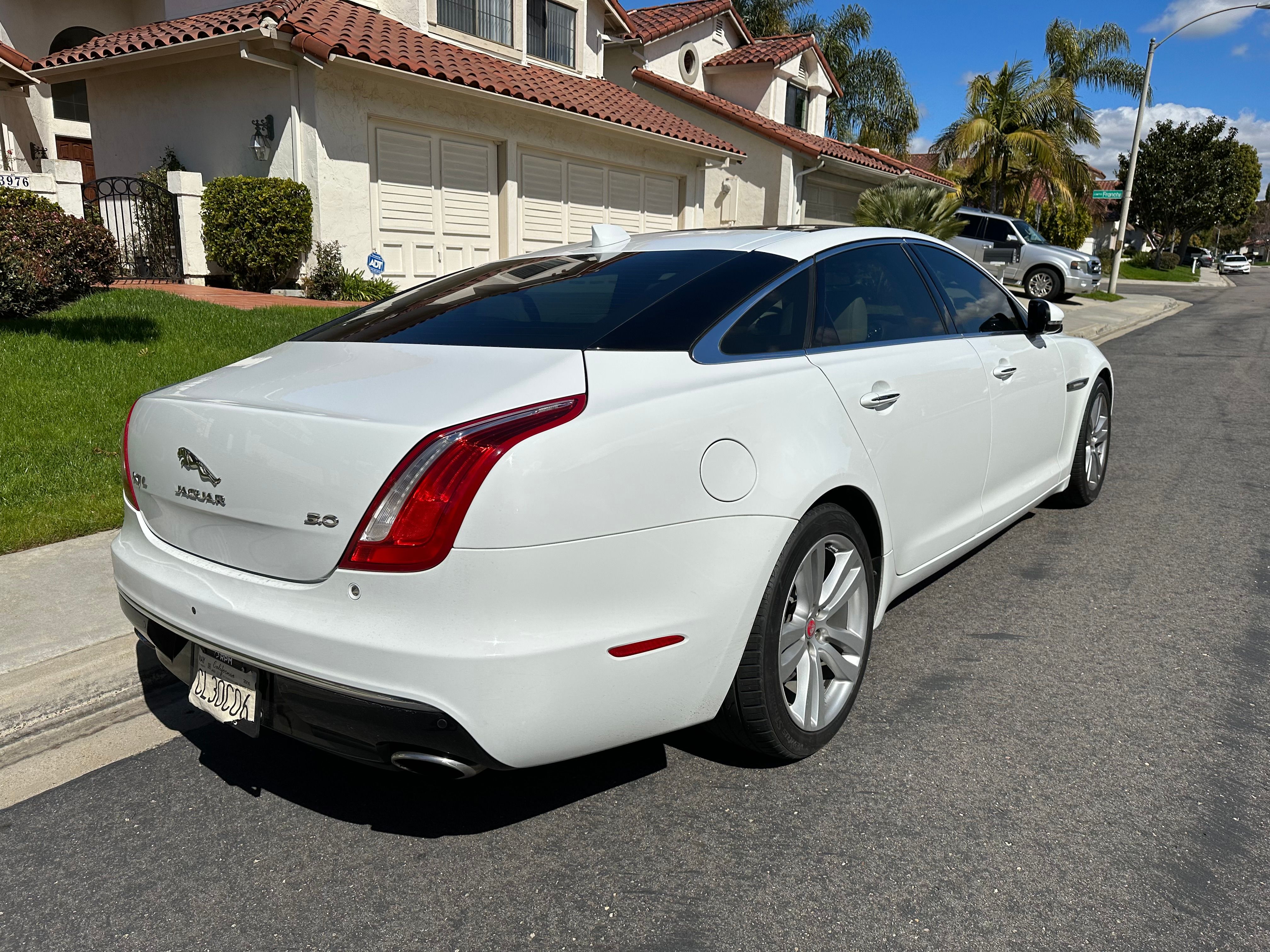 Used 2016 Jaguar XJ L Portfolio RWD image 13