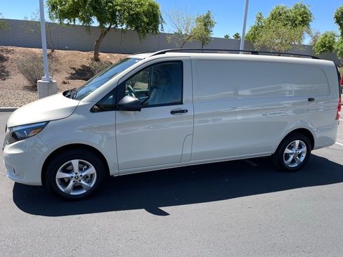 Used 2021 Mercedes-Benz Metris image 1
