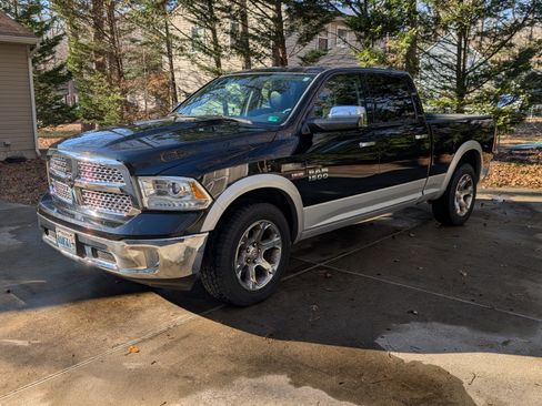 Used 2014 RAM 1500 Laramie w/ Convenience Group image 1