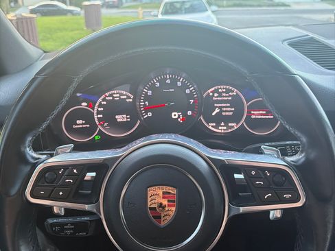 Used 2019 Porsche Cayenne image 8