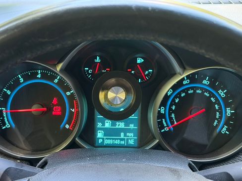 Used 2012 Chevrolet Cruze LT FWD image 8