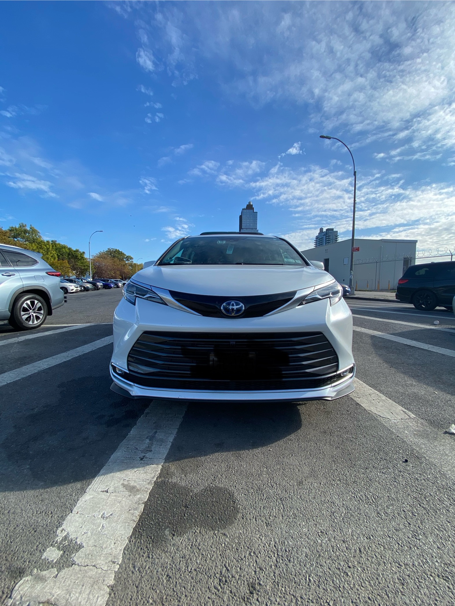 Used 2022 Toyota Sienna Platinum AWD/4WD image 2