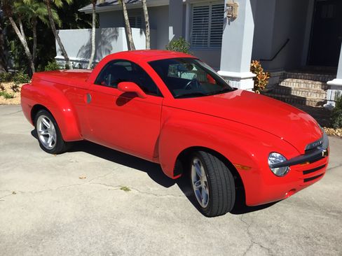 Used 2003 Chevrolet SSR w/ Preferred Equipment Group image 4