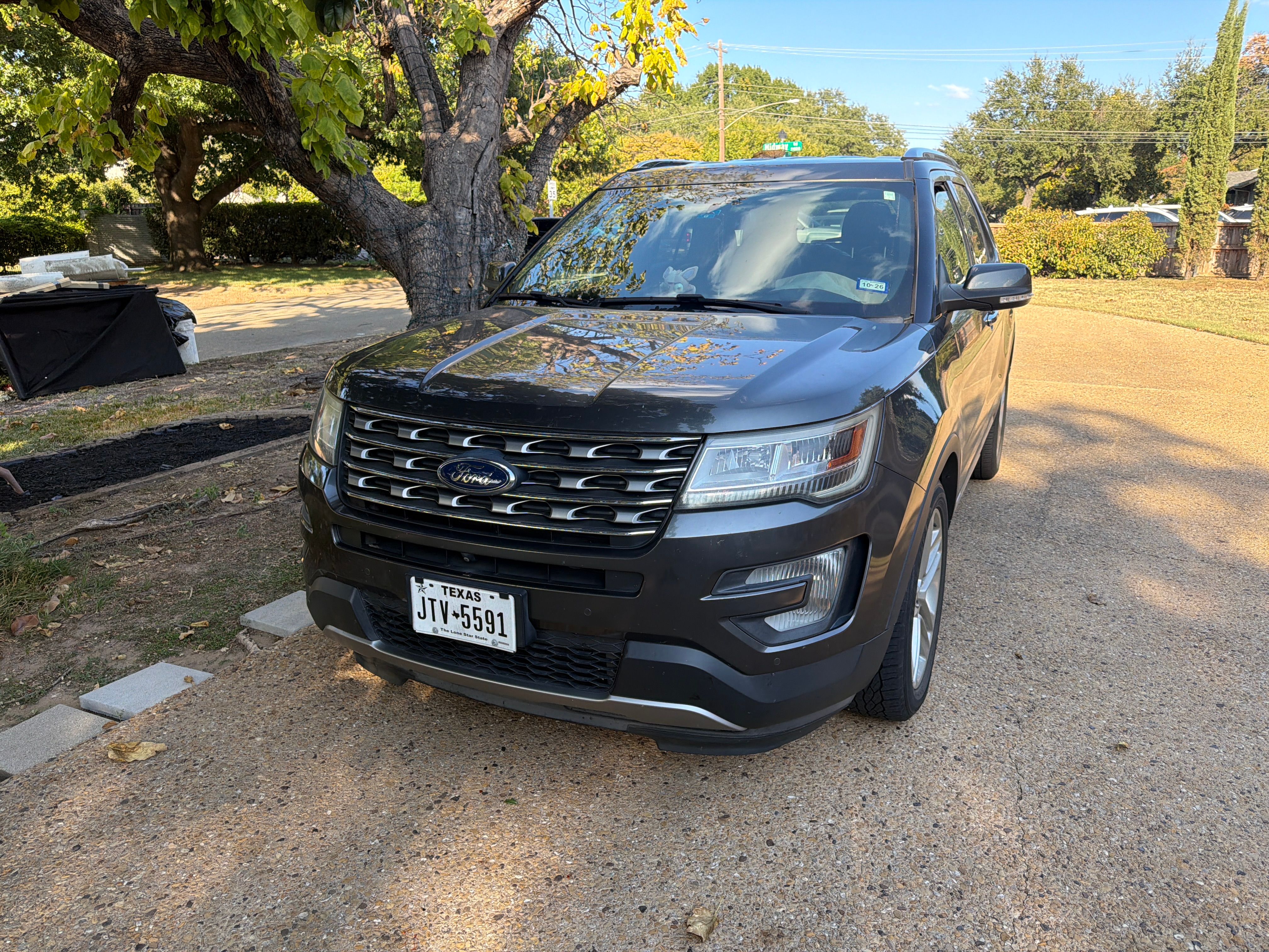 Used 2017 Ford Explorer Limited FWD image 2