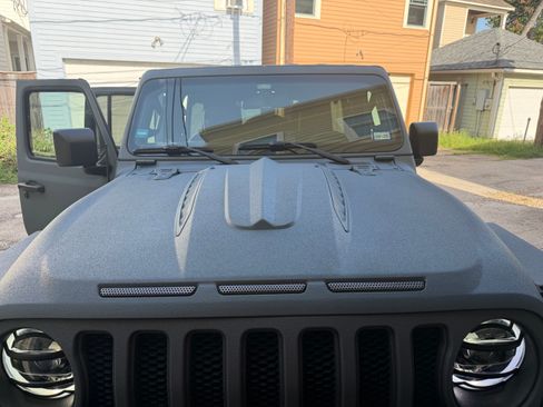 Used 2022 Jeep Wrangler Unlimited Rubicon w/ Cold Weather Group AWD/4WD image 4