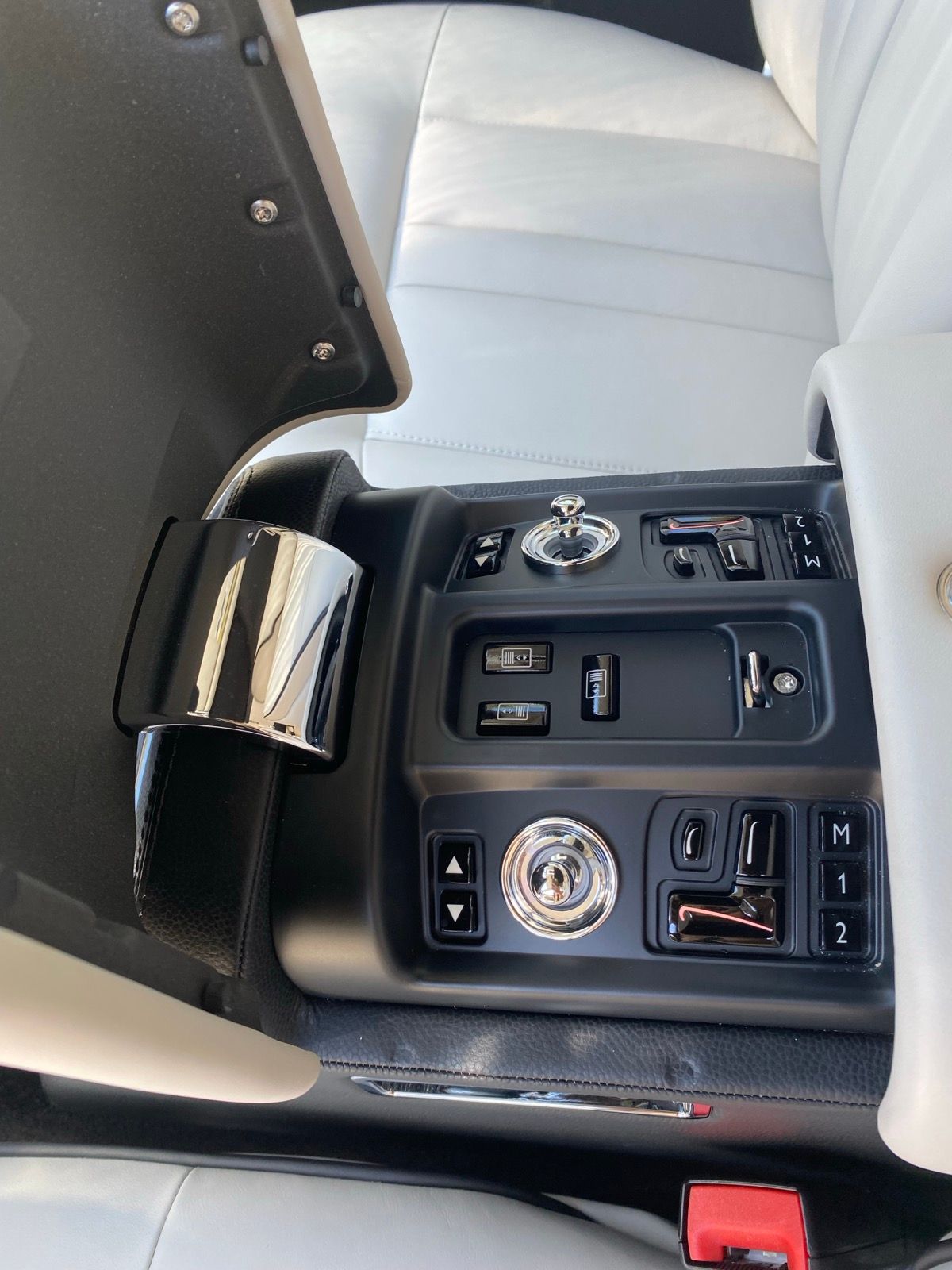 Used 2015 Rolls-Royce Phantom Sedan RWD image 16