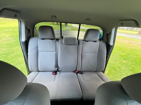 Used 2018 Toyota Tacoma SR5 RWD image 13