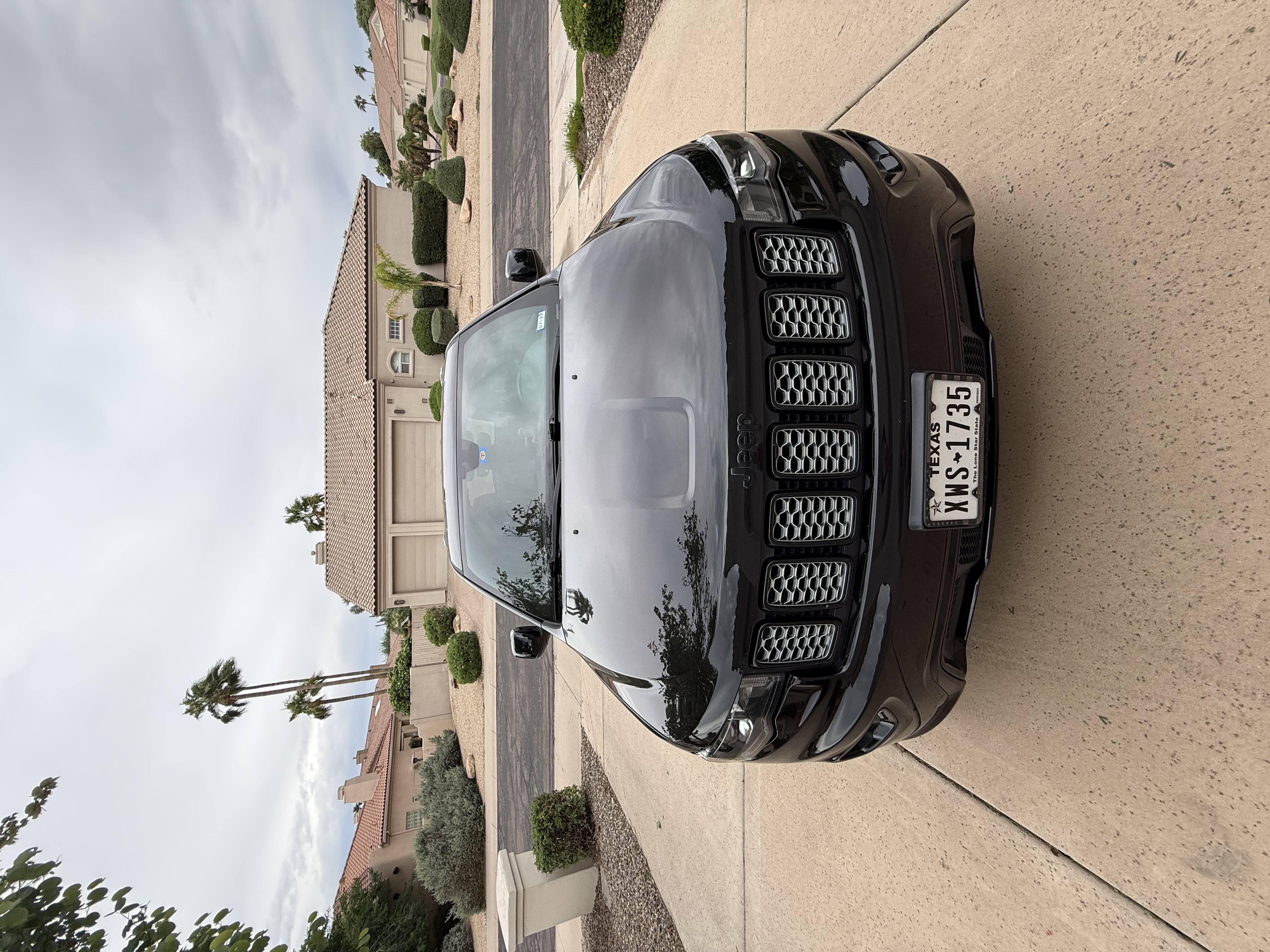 Used 2019 Jeep Grand Cherokee Altitude AWD/4WD image 2
