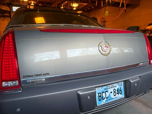 Used 2006 Cadillac DTS w/ Trunk Convenience Package image 11