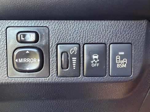 Used 2015 Toyota RAV4 Limited image 12